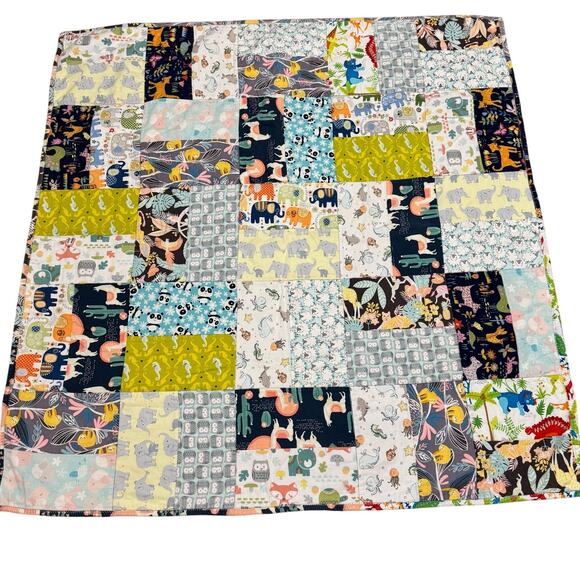 Animals Patchwork Baby Quilt 42" Llama Sloth Tiger Seahorse Dinosaur Reversible - Picture 1 of 13